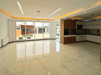 ویلا تریبلکس استخردار با سند تک برگ و روبه جنگل