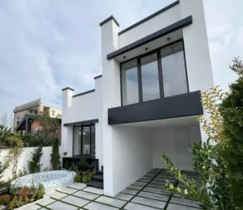 ویلا نیم پیلوت نما مدرن مستقل 