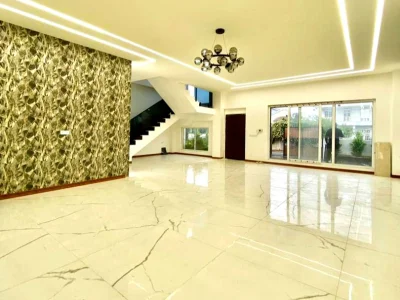 ویلا تریبلکس مدرن سند دار داخل شهرک برند و ویو جنگل