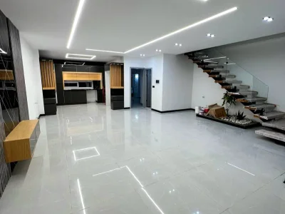 ویلا تریبلکس مدرن با سند شش دانگ و سه کنتور اختصاصی 