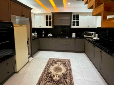 ویلاباغ تریبلکس استخردار با سند تک برگ و مبله کامل 