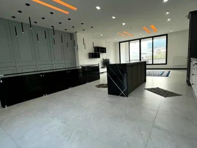 ویلاباغ تریبلکس استخردار با سند تک برگ و مبله کامل 