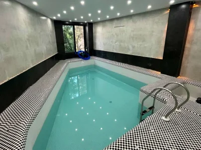 ویلاباغ تریبلکس استخردار با سند تک برگ و مبله کامل 