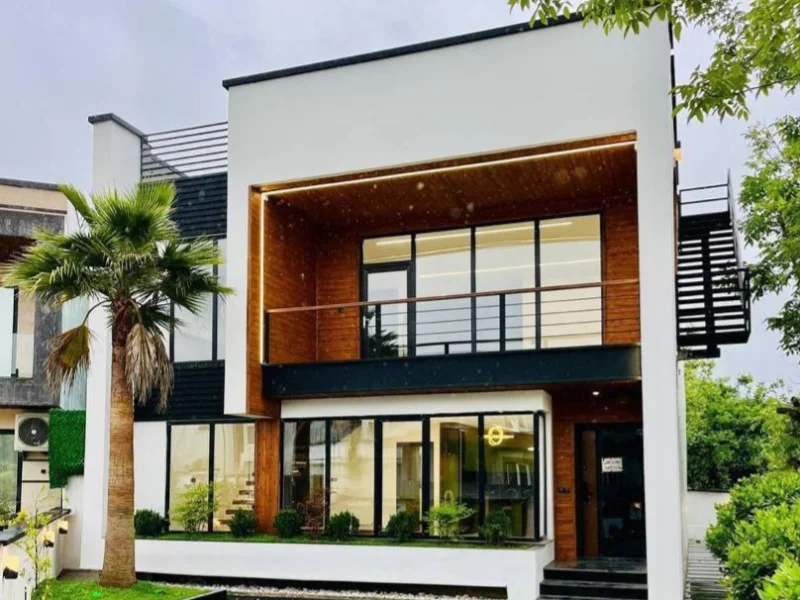 ویلا تریبلکس با سند شش دانگ و استخر چهار فصل در لوکیشن برند 