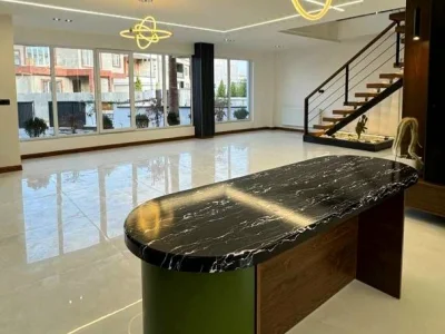 ویلا تریبلکس با سند شش دانگ و استخر چهار فصل در لوکیشن برند 