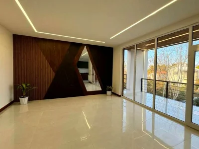 ویلا تریبلکس با سند شش دانگ و استخر چهار فصل در لوکیشن برند 