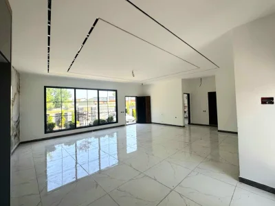 ویلا همکف نما مدرن شهرکی سه خواب 