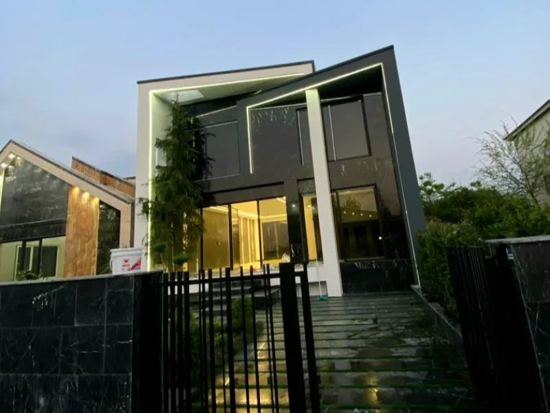 ویلا دوبلکس مدرن سه خواب با استخر روباز و روف با ویو جنگل 