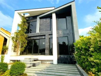 ویلا دوبلکس مدرن سه خواب با استخر روباز و روف با ویو جنگل 