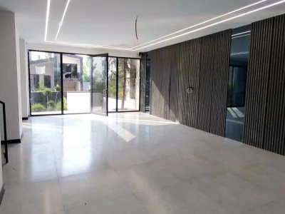 ویلا دوبلکس مدرن سه خواب با استخر روباز و روف با ویو جنگل 