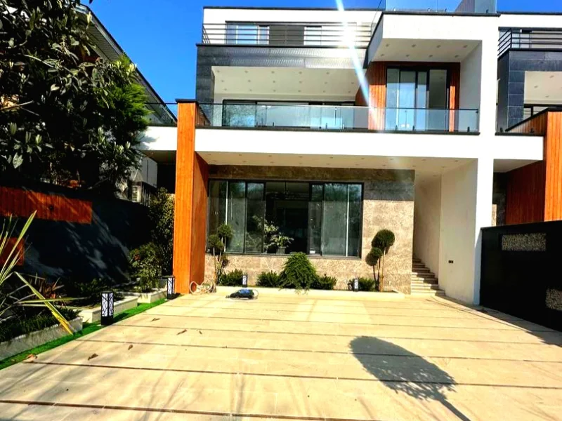 خرید ویلا تریبلکس ییلاقی استخردار با سند تک برگ و پلاک اول جنگل 