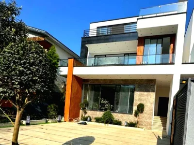 خرید ویلا تریبلکس ییلاقی استخردار با سند تک برگ و پلاک اول جنگل 