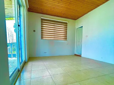 ویلا باغ نیم پیلوت داخل بافت با سه کنتور و نزدیک به جاده اصلی 