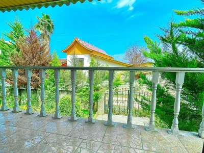 ویلا باغ نیم پیلوت داخل بافت با سه کنتور و نزدیک به جاده اصلی 