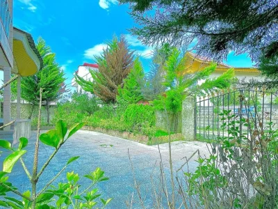 ویلا باغ نیم پیلوت داخل بافت با سه کنتور و نزدیک به جاده اصلی 