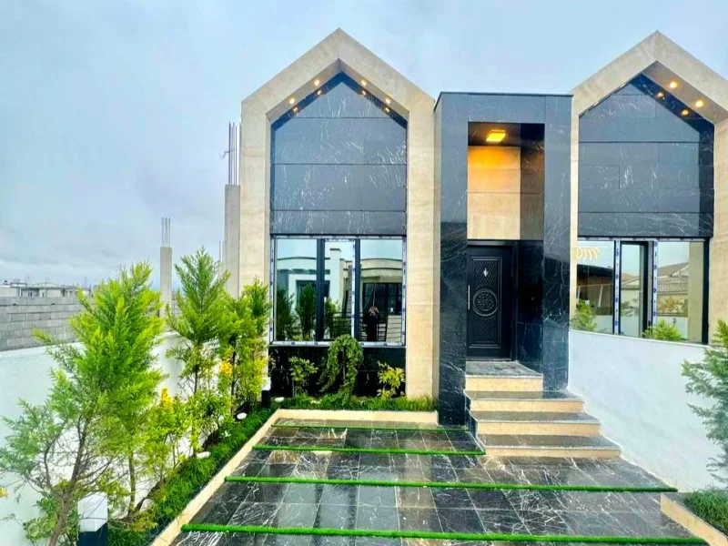 خرید ویلا همکف مدرن نوساز نزدیک به جاده با سند تک برگ و داخل بافت 