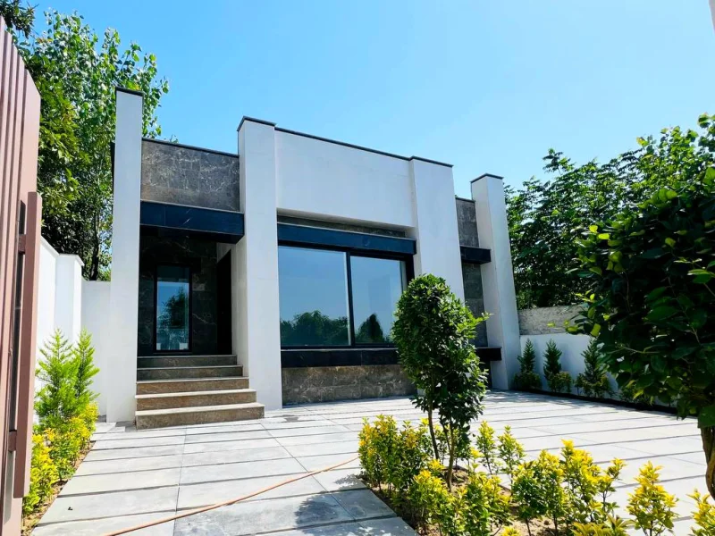 ویلا همکف مدرن با سه کنتور شخصی و در فاصله ۱۰۰ متری جاده اصلی 