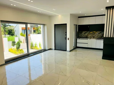 ویلا همکف مدرن با سه کنتور شخصی و در فاصله ۱۰۰ متری جاده اصلی 