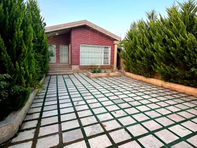 خرید ویلا همکف آجرنما حیاط دار شهرکی با قیمت مناسب 