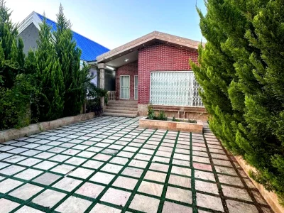 خرید ویلا همکف آجرنما حیاط دار شهرکی با قیمت مناسب 