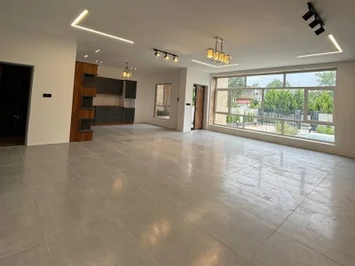 ویلا مدرن استخر دار با روف گاردن روبه جنگل 