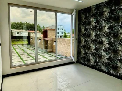 ویلا همکف سه خواب روف دار و نزدیک به جاده اصلی 