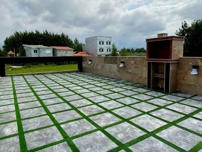 ویلا همکف سه خواب روف دار و نزدیک به جاده اصلی 