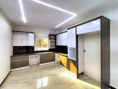 ویلا تریبلکس نما مدرن استخردار با حیاط بزرگ و مشجر 