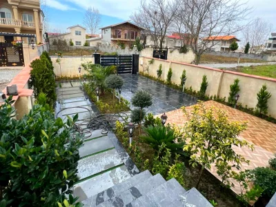 ویلا دوبلکس نما مدرن شهرکی با سند تک برگ و نزدیک جاده اصلی 