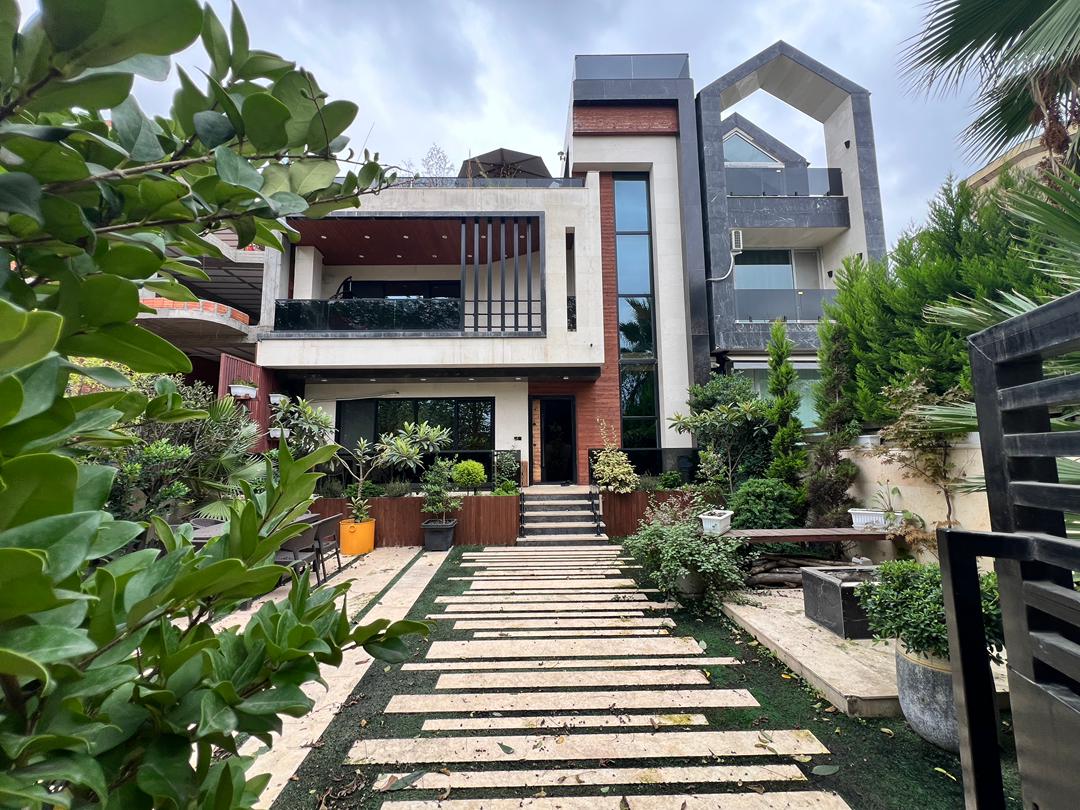 ویلا تریبلکس مدرن لوکس استخردار با مدارک سندی تکمیل