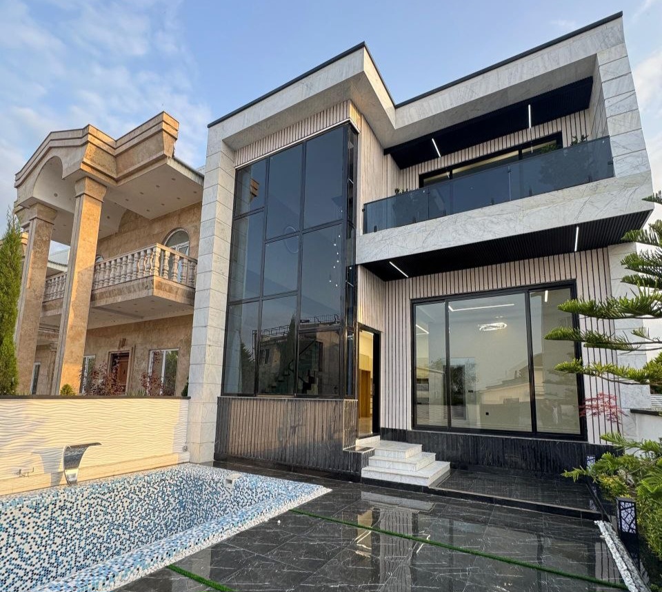 خرید ویلا دوبلکس مدرن باسند تک برگ و استخر با کیفیت ساخت بالا 